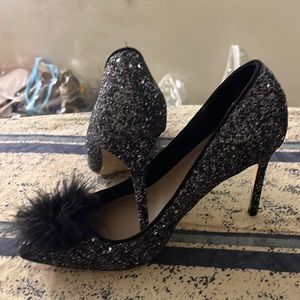 Sequins heels with black furball